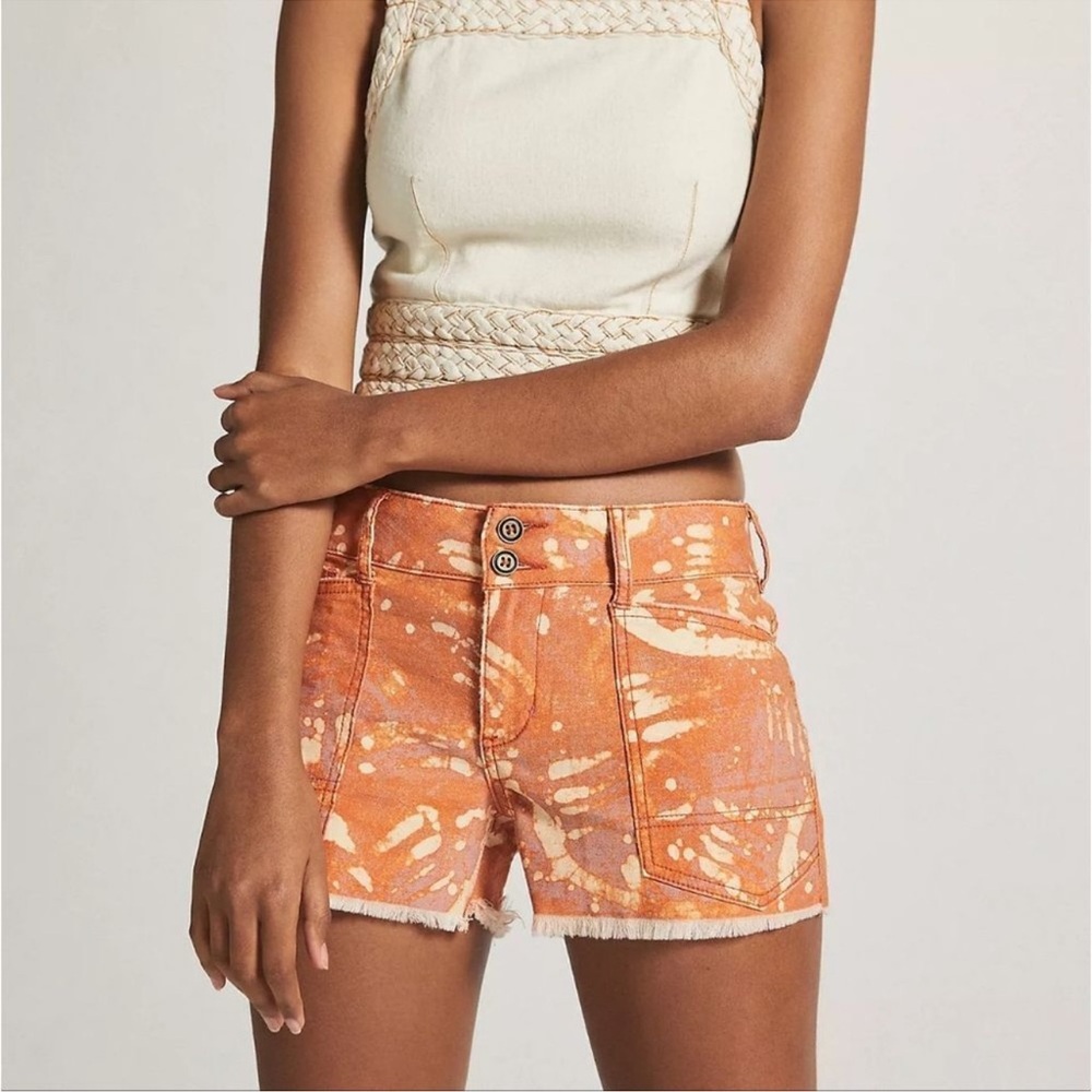 Anthropology Pilcro The Wanderer Low-Rise Orange and White Shorts